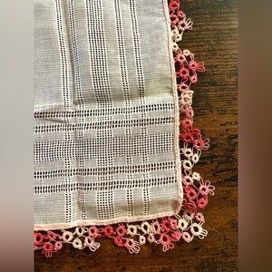 Antique Linen Handkerchief w/ Pink Tatted Lace Trim | 1930s–50s | Feminine Dream